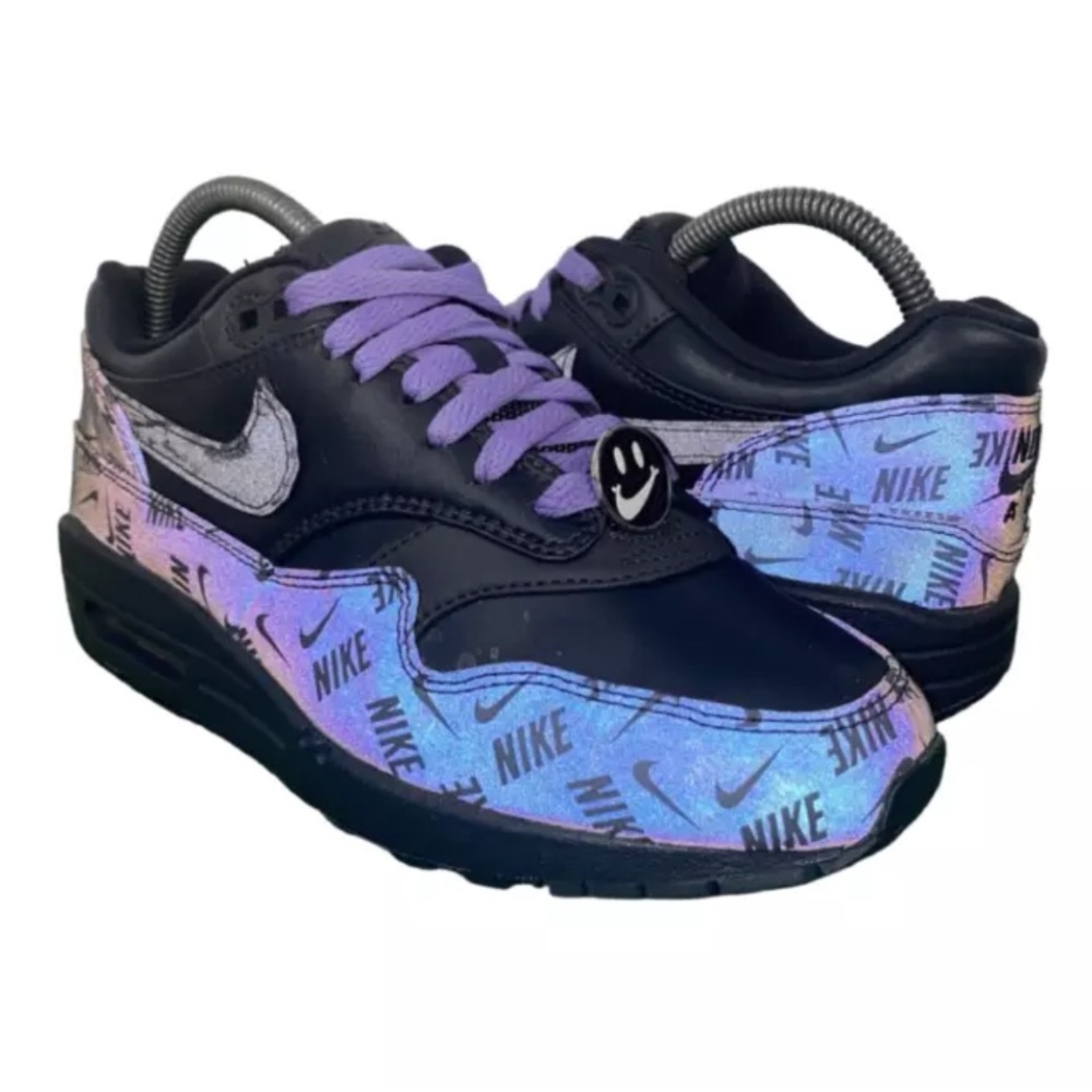 Nice Nike Air max gently worn still has life in them get ‘em while there hot😁